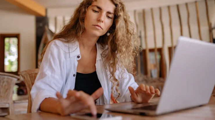 woman shopping online for a power to choose alternative
