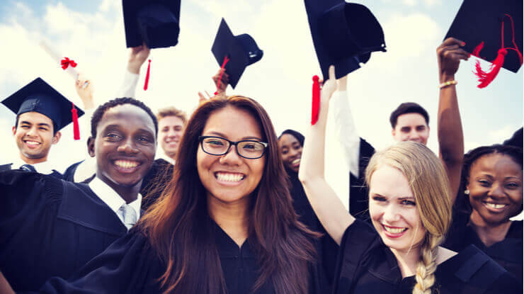 high school seniors need scholarships for college